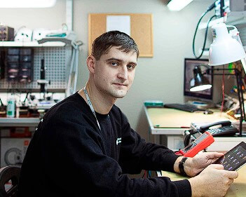 Мастер сервисного центра по ремонту техники Husqvarna